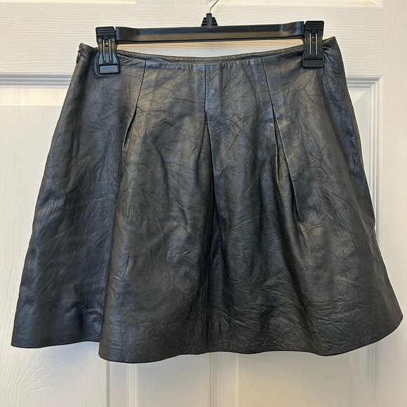 ! Theory  Mini Skirt in Leather Size 2 - Picture 1 of 6